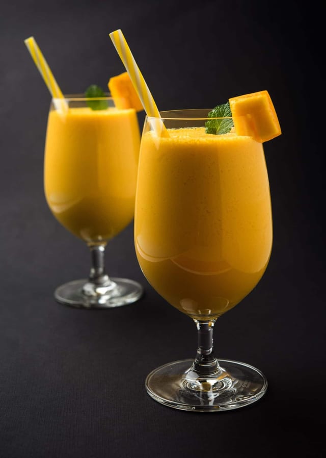 MANGO SHAKE.